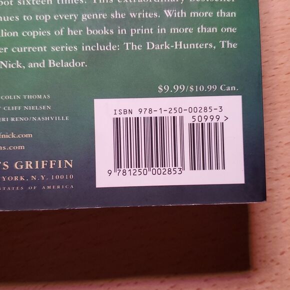 Infamous by Sherrilyn Kenyon Paperback Novel 🌎5/$10🌏 - Picture 5 of 6